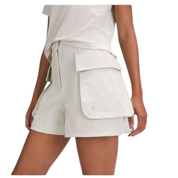 Lululemon Relaxed-Fit Super-High-Rise Cargo Short 4" in Bone - Picture 1 of 10